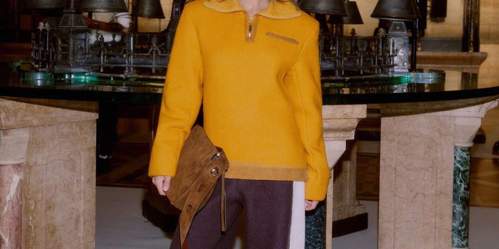 10 Orange Outfit Ideas for Aspiring Showgirls and Fall Fans