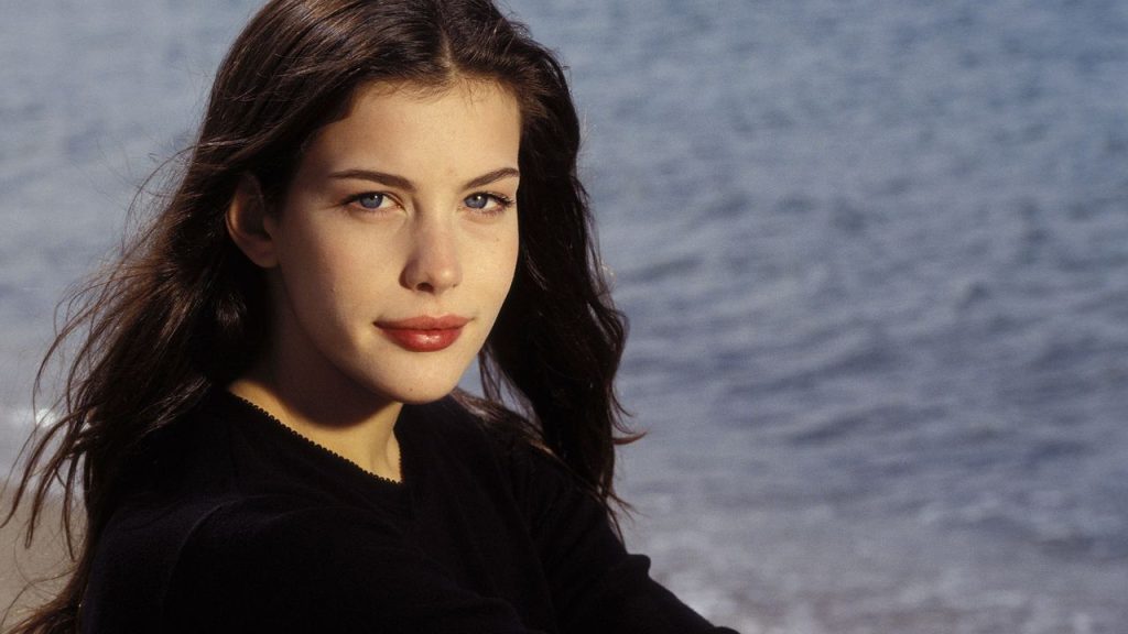 19 Ethereal Photos Of A Teenage Liv Tyler
